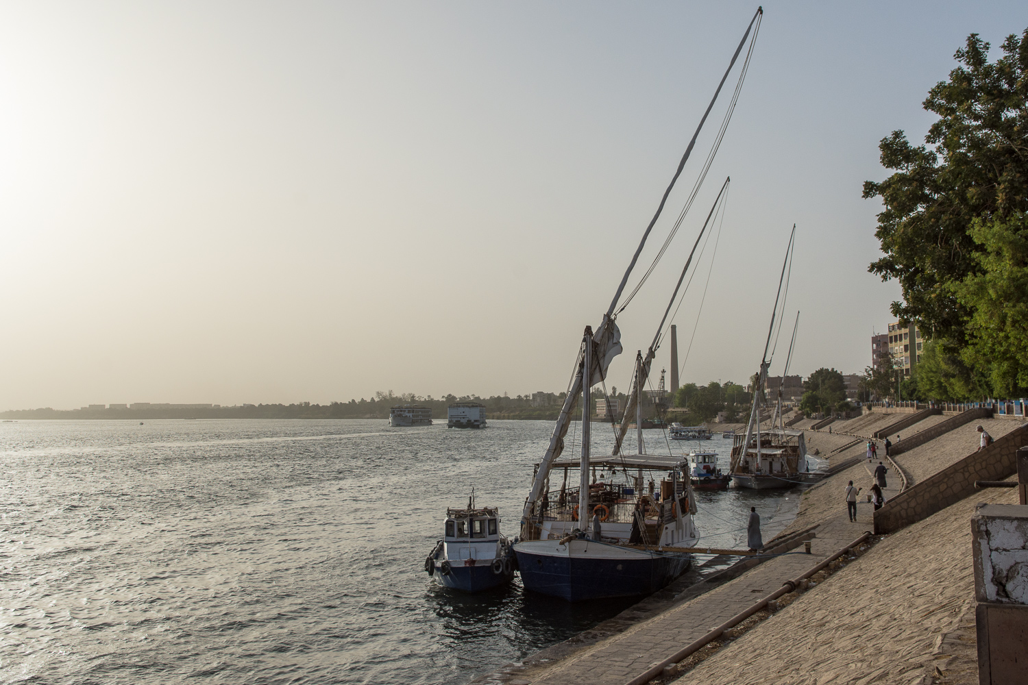 Bateaux traditionnels et leurs remorqueurs