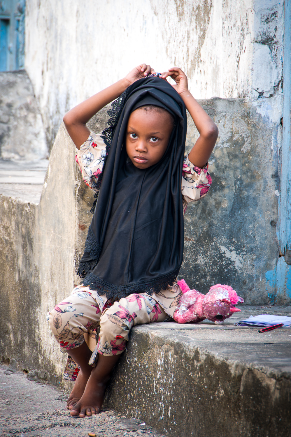 Zanzibar - Jeune fille dans les rues de Stone Town